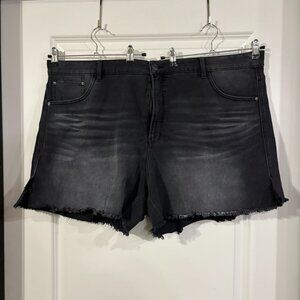 Terra & Sky Women’s Black Frayed Hem Jean Shorts Size 26W